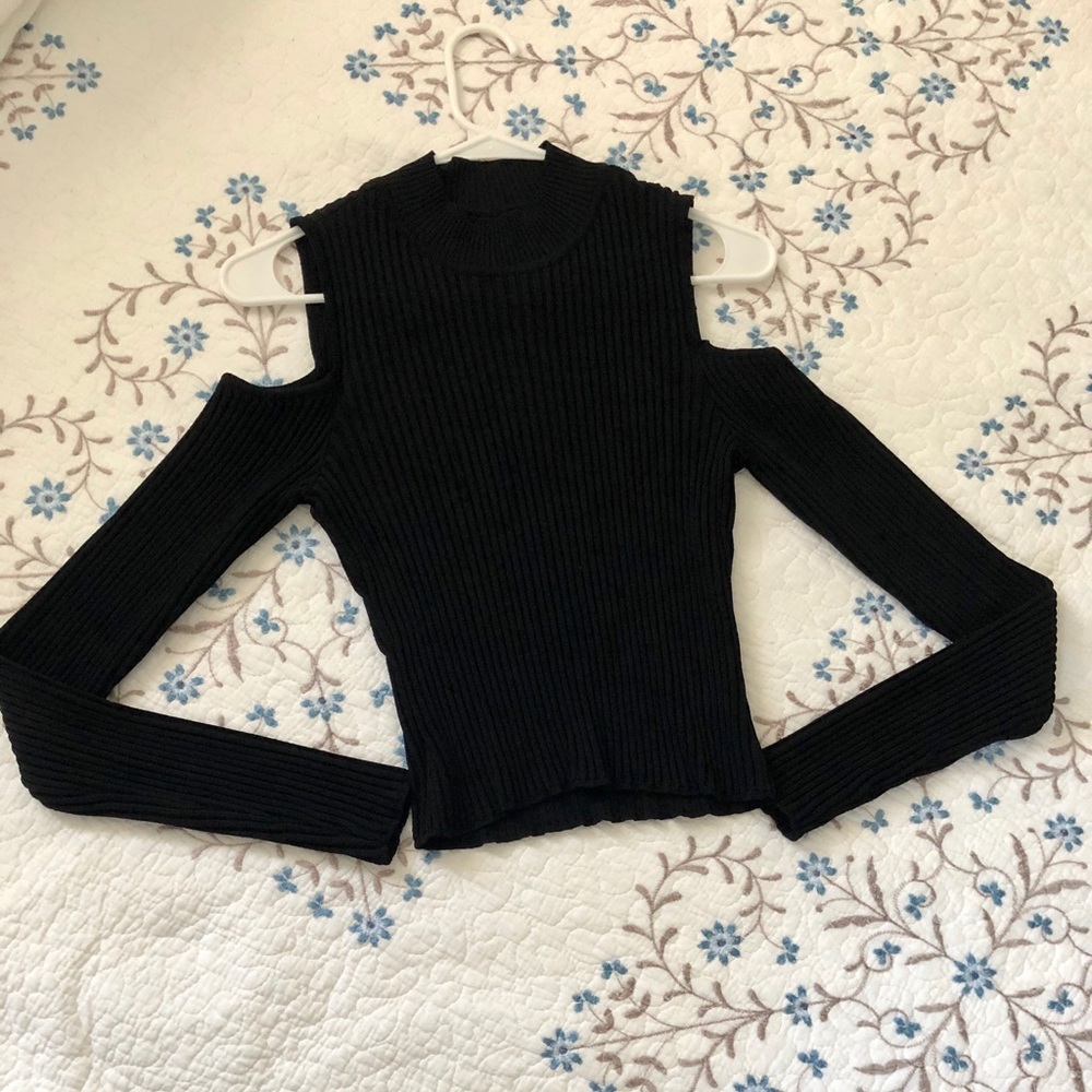 Black Cold Shoulder Shirt Size Medium